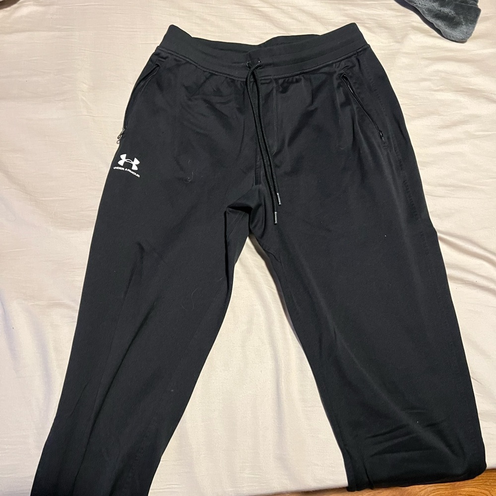 Under Armour Black Sweatpants Size L. Lightly Used. Great condition.